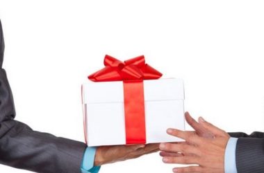 Votre patron doit-il vous offrir un cadeau à Noël ?