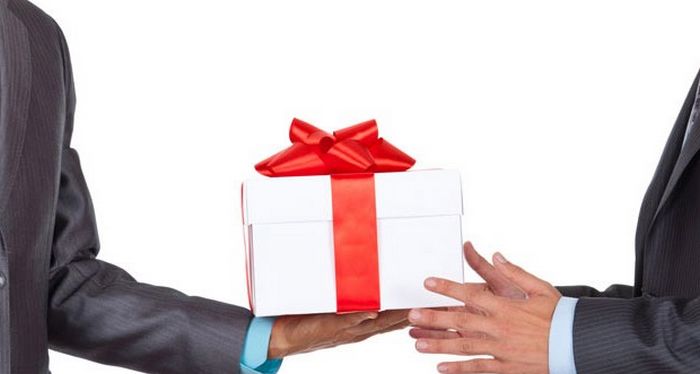 Votre patron doit-il vous offrir un cadeau à Noël ?